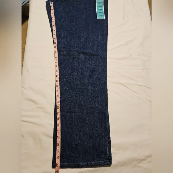 Lee jeans Relaxed fit size 16 Straight Leg NWT - Picture 4 of 5